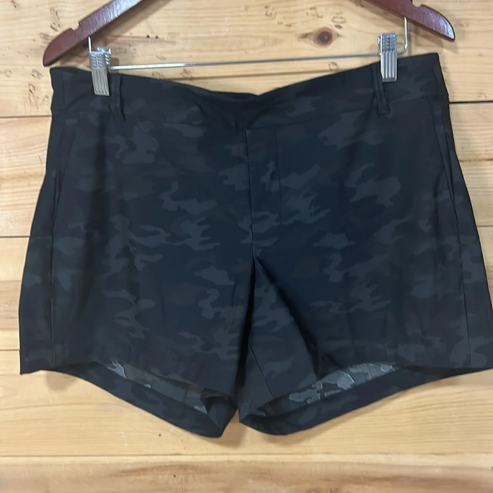 NEW Spanx brand black camoflage camo sunshine stretchy flattering short XL golf